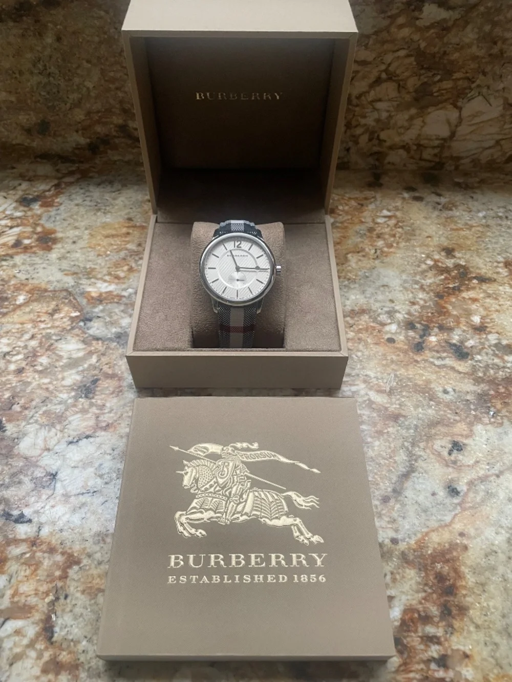 Burberry Watch Unisex, NWT